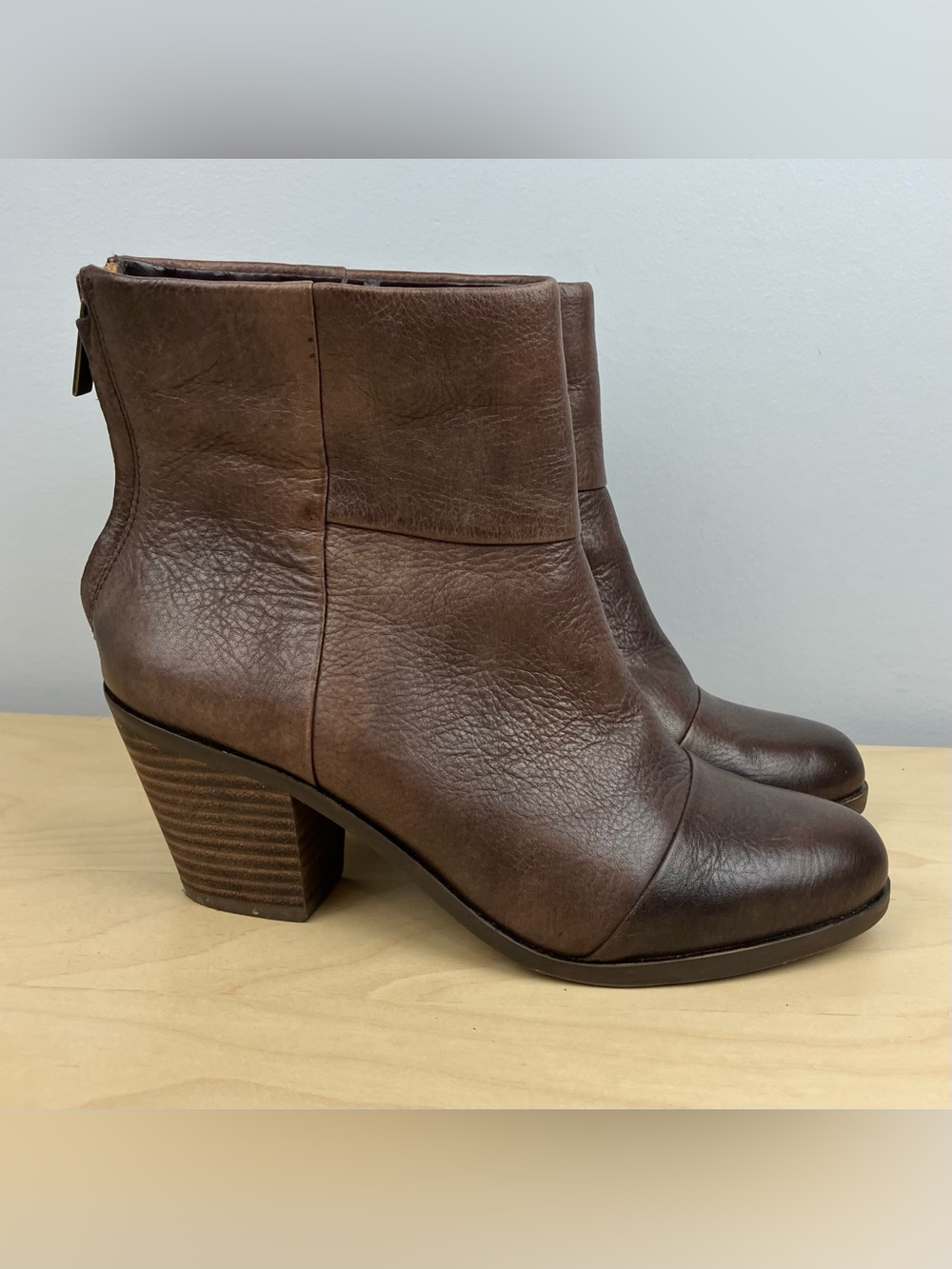 Arturo Chiang Women’s Size 6.5 M AT-Sangia Brown Leather Heeled Ankle Booties